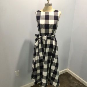 Ann Taylor Size 6 Midi dress!!